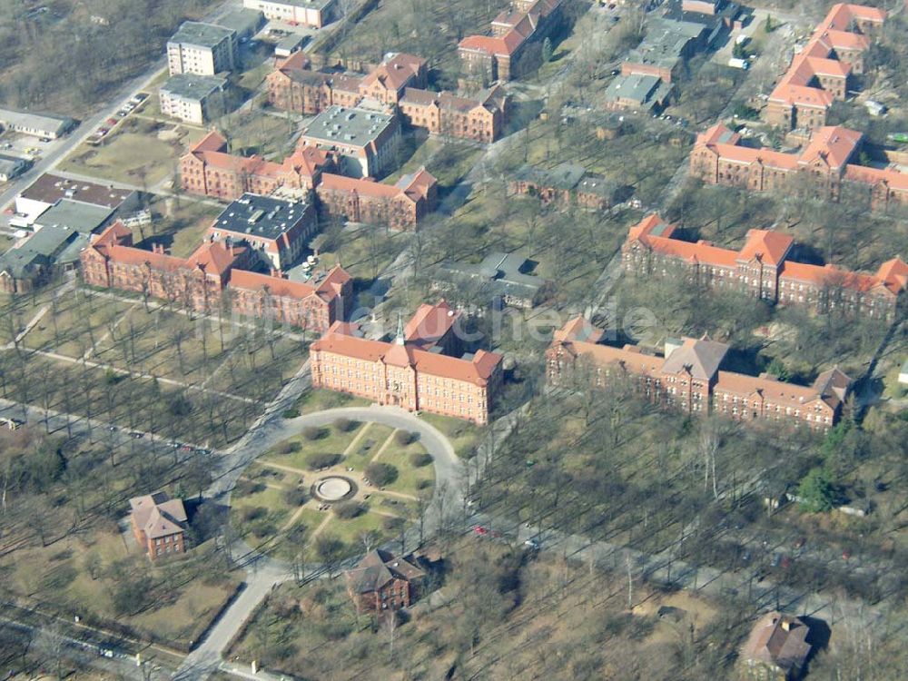 Luftbild Berlin - LICHTENBERG - Berlin-Lichtenberg. 16.03.2003 Blick auf das Gelände des Königin-Elisabeth-Krankenhaus.