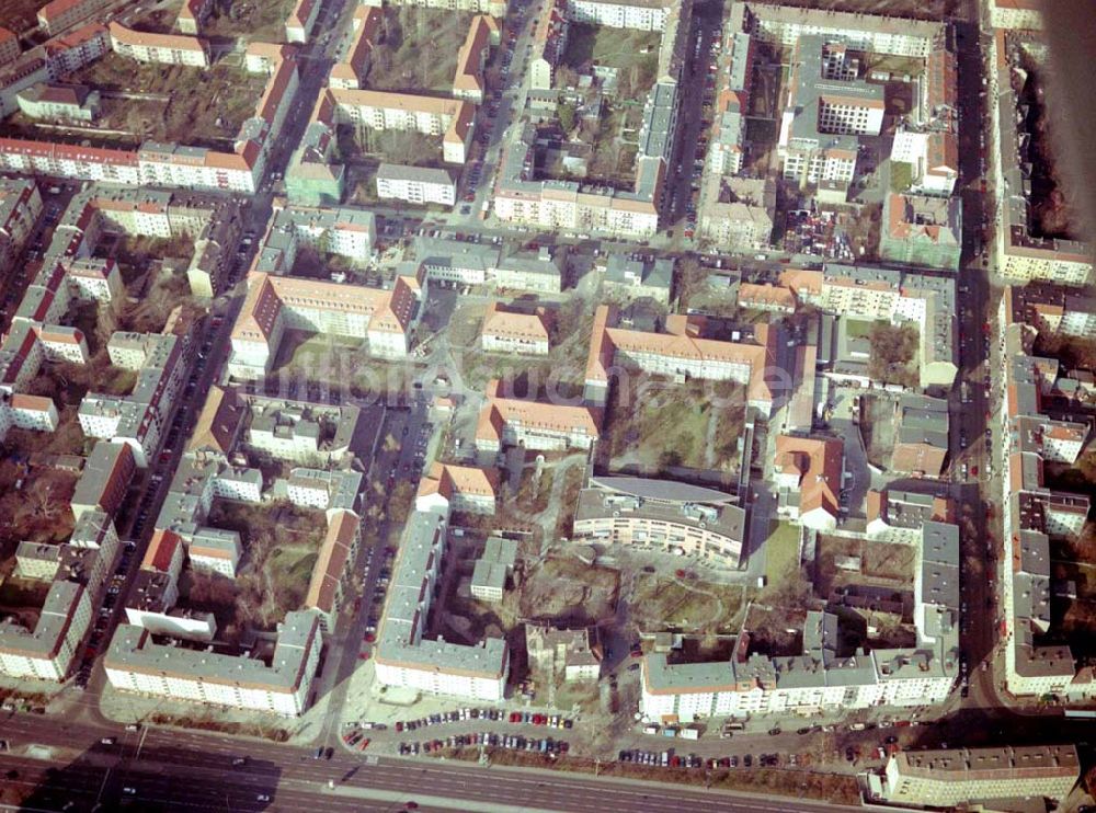 Berlin-Lichtenberg aus der Vogelperspektive: 17.03.2004 BERLIN-Lichtenberg, Erweiterungsbau auf dem Gelände des Krankenhauses Lichtenberg, Fanninger Str.