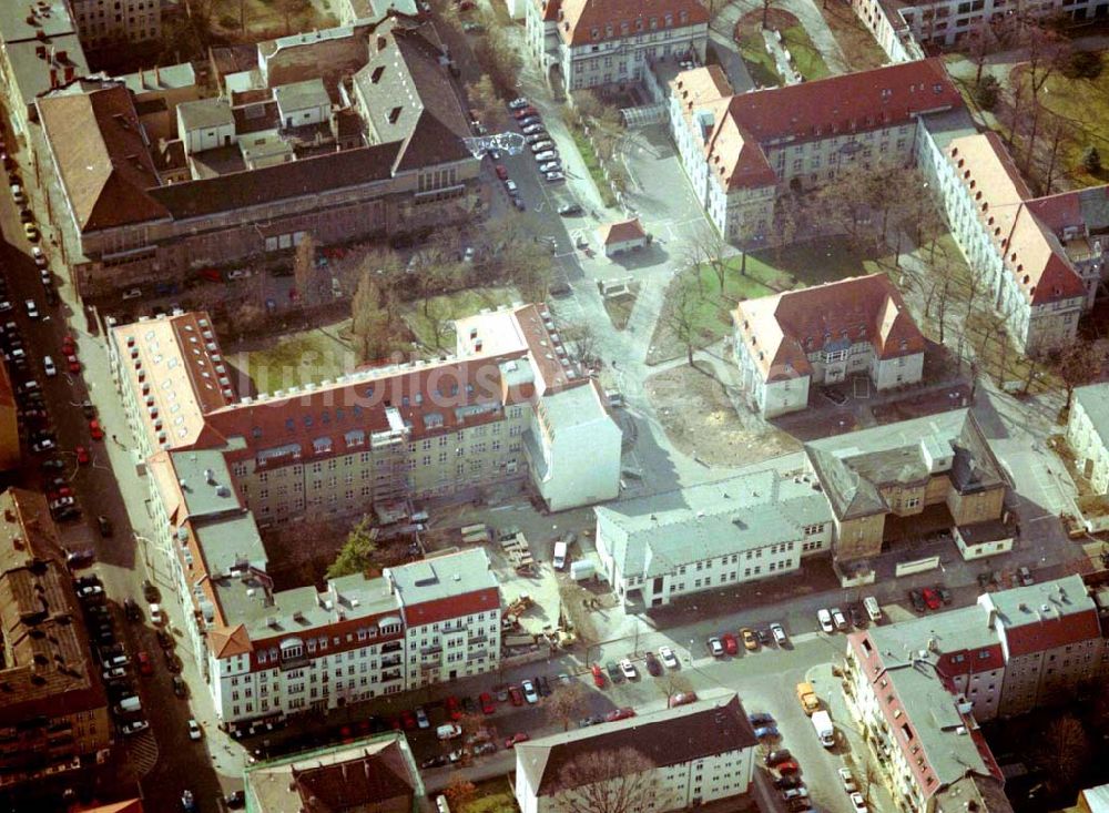 Berlin-Lichtenberg aus der Vogelperspektive: 17.03.2004 BERLIN-Lichtenberg, Erweiterungsbau auf dem Gelände des Krankenhauses Lichtenberg, Fanninger Str.