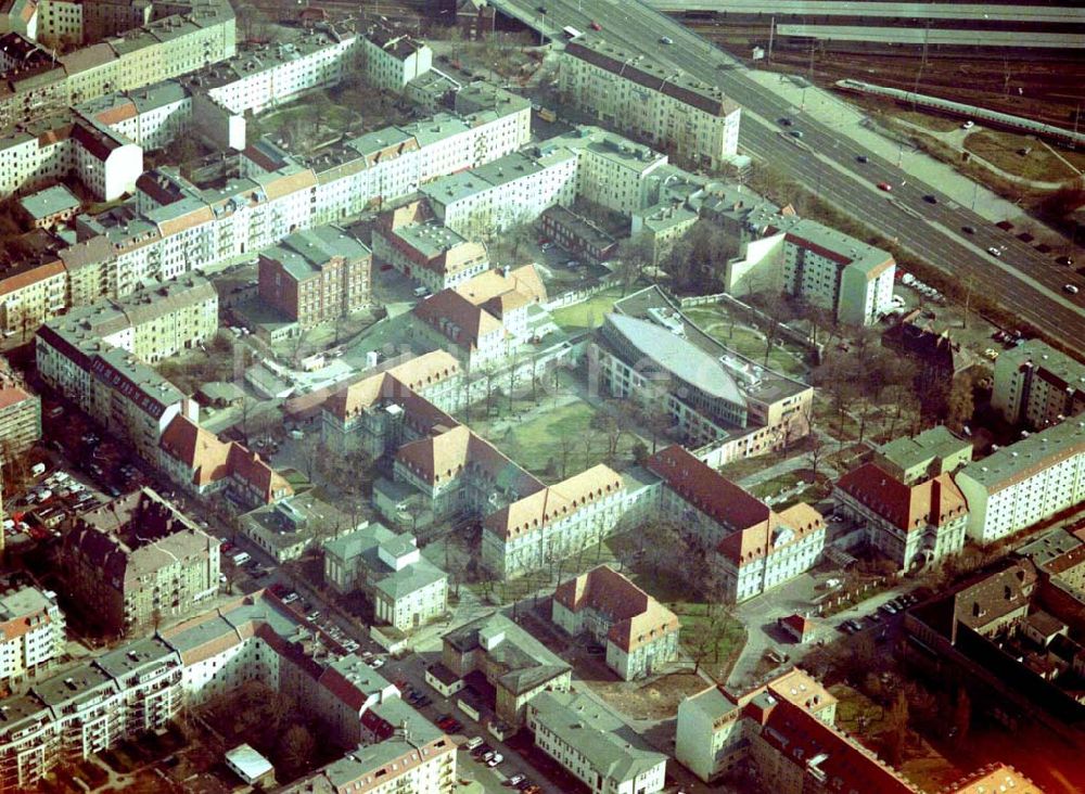 Berlin-Lichtenberg aus der Vogelperspektive: 17.03.2004 BERLIN-Lichtenberg, Erweiterungsbau auf dem Gelände des Krankenhauses Lichtenberg, Fanninger Str.