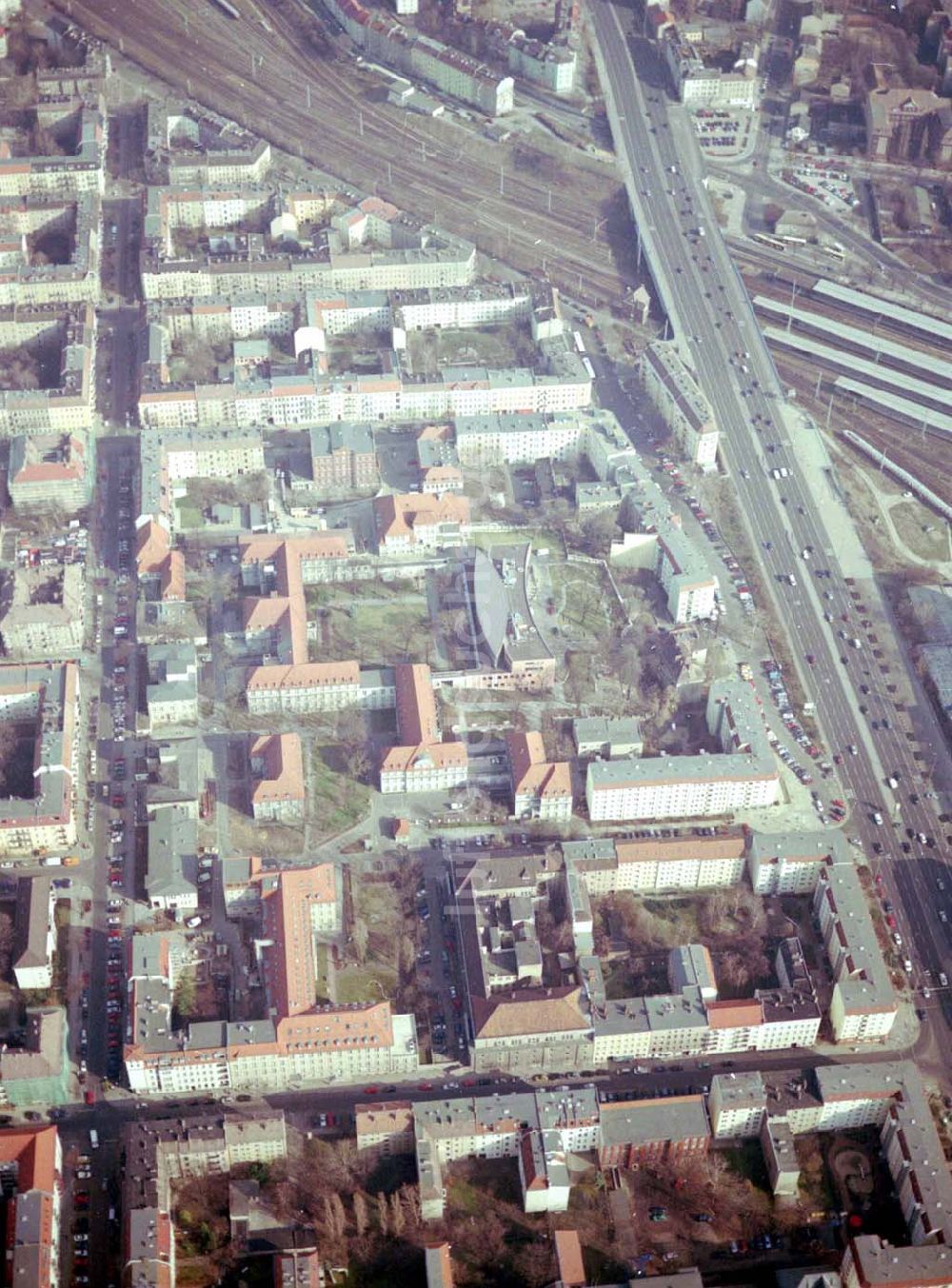 Berlin - Lichtenberg aus der Vogelperspektive: 17.03.2004 BERLIN-Lichtenberg, Erweiterungsbau auf dem Gelände des Krankenhauses Lichtenberg, Fanninger Str.