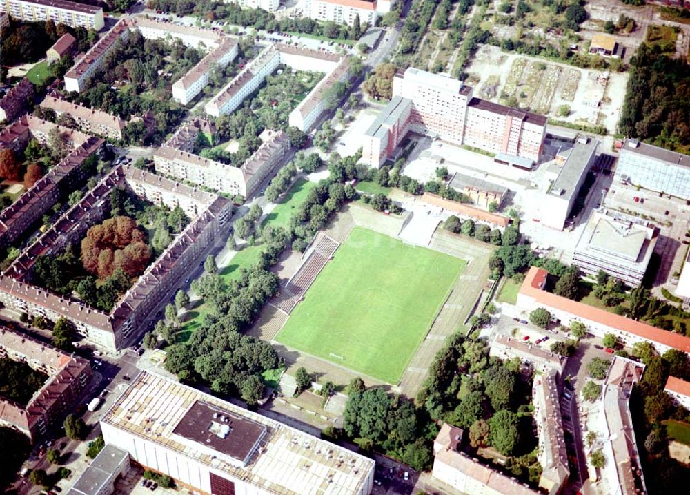 Luftaufnahme Berlin - Lichtenberg - 23.08.2002 Berlin - Lichtenberg Stadion an der Ruschestraße in Berlin- Lichtenberg