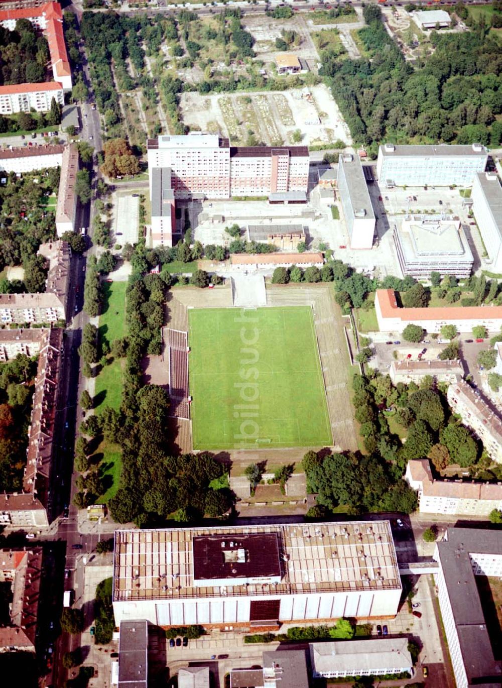 Berlin - Lichtenberg von oben - 23.08.2002 Berlin - Lichtenberg Stadion an der Ruschestraße in Berlin- Lichtenberg