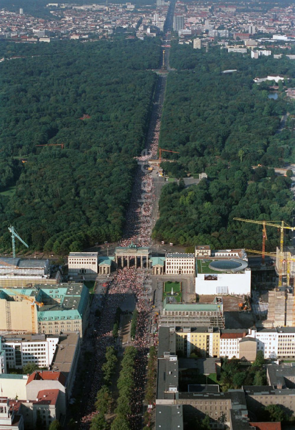 Berlin Mitte aus der Vogelperspektive: Berlin-Marathon