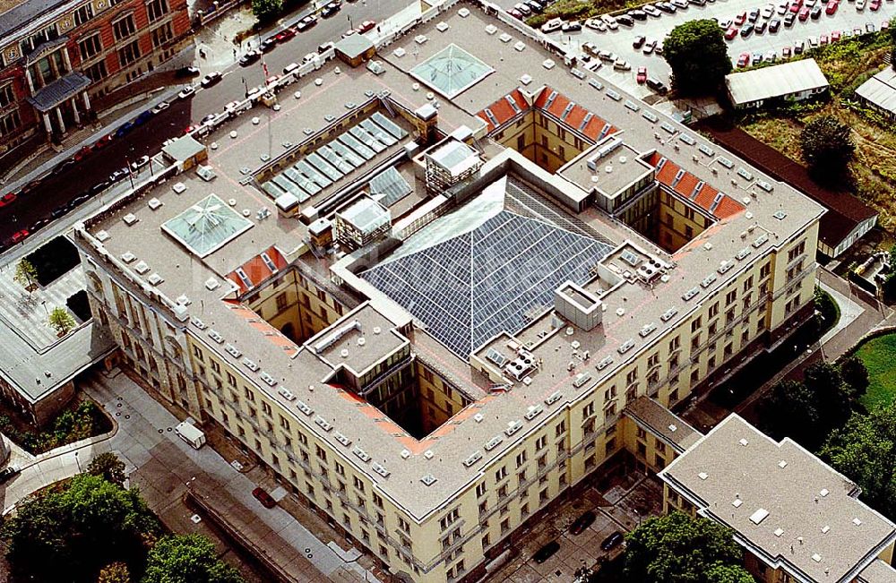 Berlin Mitte aus der Vogelperspektive: 06.09.1995 Berlin, Martin Gropius an der Niederkirchen Straße