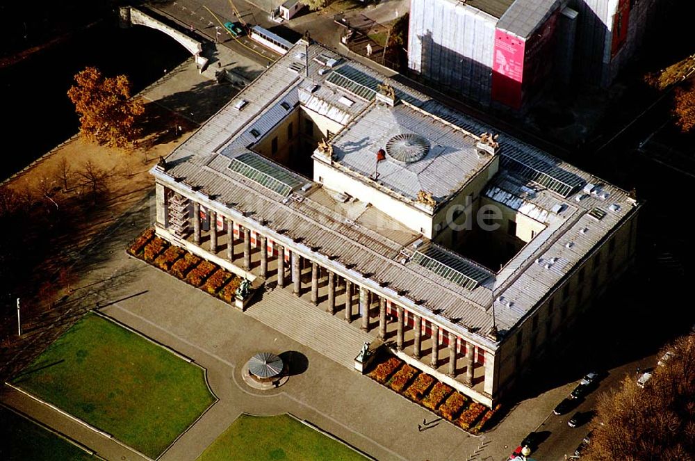 Berlin von oben - 11.11.2003 Berlin-Mitte Altes Museum