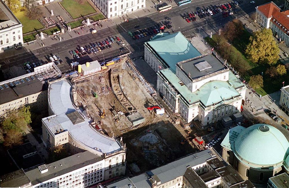 Luftbild Berlin - Berlin-Mitte Bau einer Tiefgarage durch die Fa