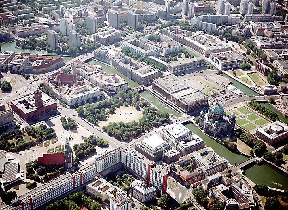 Luftbild Berlin - Berlin Mitte Baustelle der DIFA auf dem Dom Aquarree (Museumsinsel) in Berlin Mitte (links: St