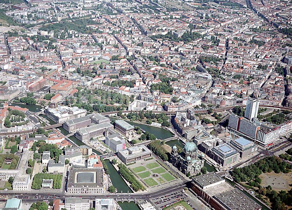 Luftbild Berlin - Berlin Mitte Baustelle der DIFA auf dem Dom-Aquarree (Museumsinsel) an der Spree und Karl-Liebknecht-Straße in Berlin Mitte