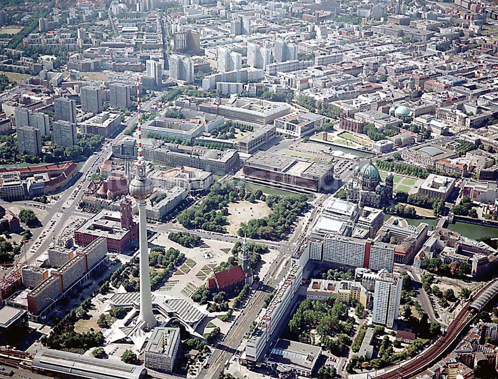 Luftbild Berlin - Berlin Mitte Baustelle der DIFA auf dem Dom-Aquarree (Museumsinsel) an der Spree und Karl-Liebknecht-Straße in Berlin Mitte (unten links: Fernsehturm, St