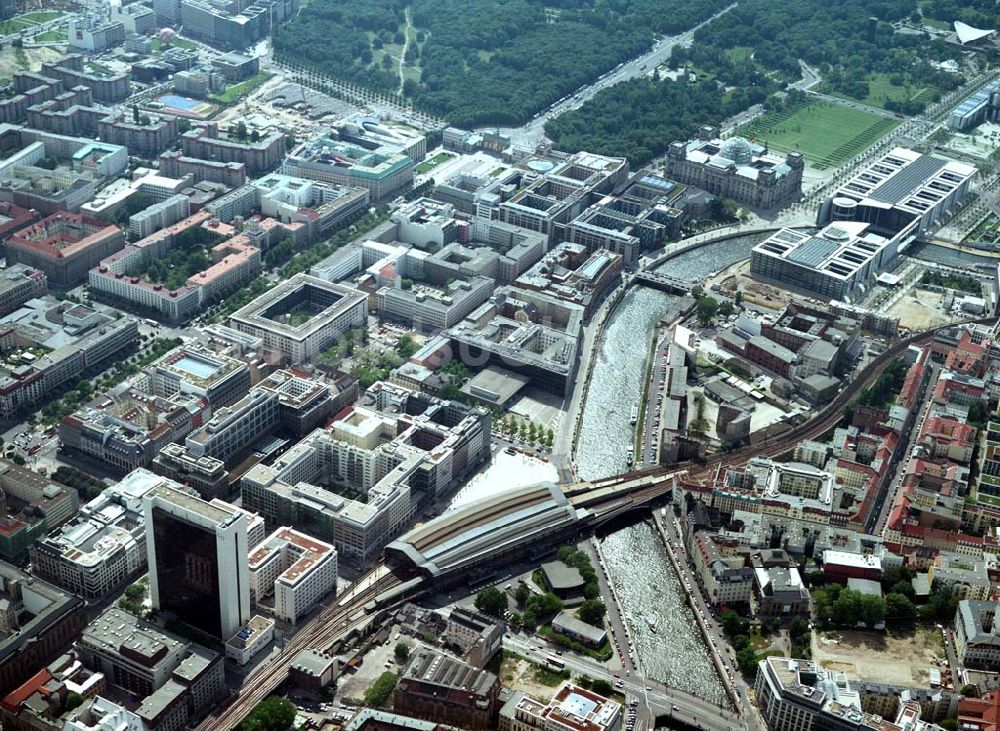 Berlin - Mitte aus der Vogelperspektive: Berlin-Mitte im Bereich Friedrichstraße