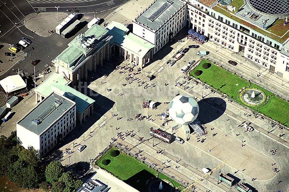 Luftaufnahme Berlin - Berlin-Mitte 26.09.2003 Brandenburger Tor