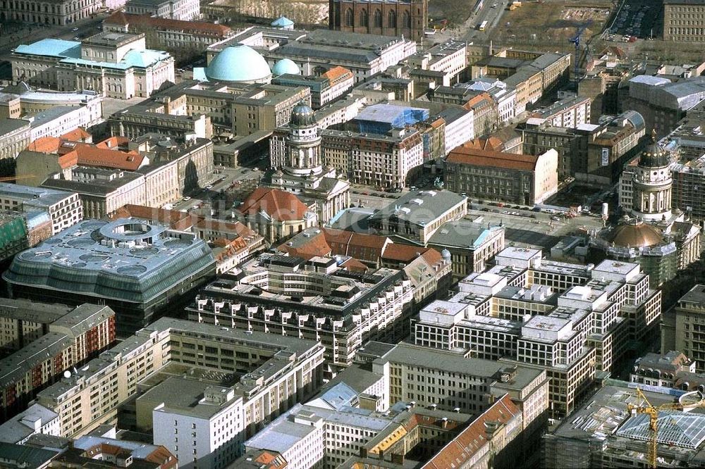 Berlin aus der Vogelperspektive: Berlin-Mitte / Friedrichstadtpassagen mit dem Quartieren 207 bis 205.