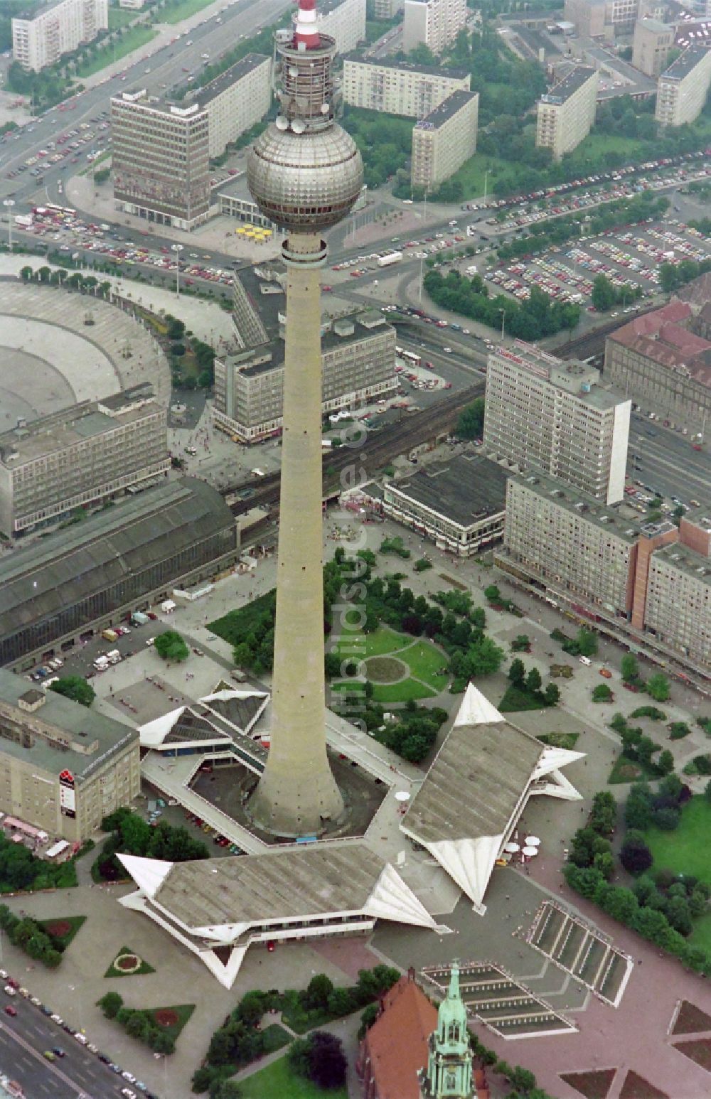 Berlin aus der Vogelperspektive: Berlin-Mitte LBA Fernsehturm