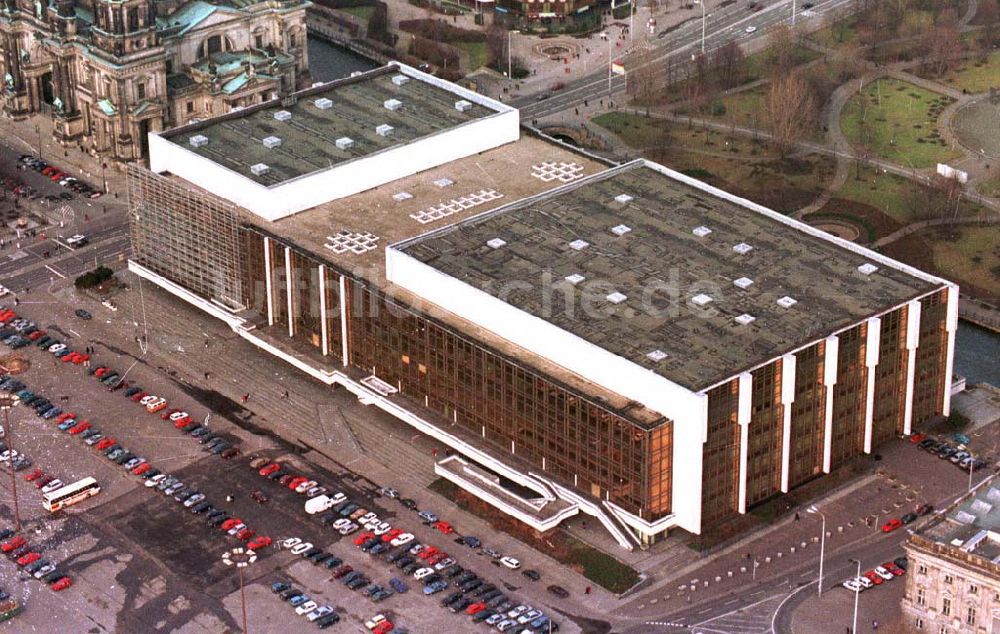 Berlin Mitte von oben - Berlin Mitte Palast der Repubilk.10.04.1995