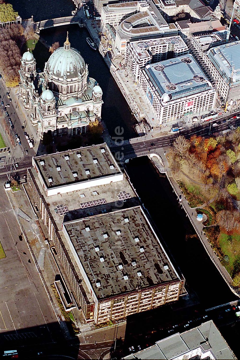 Luftbild Berlin - 11.11.2003 Berlin-Mitte Palast der Republik