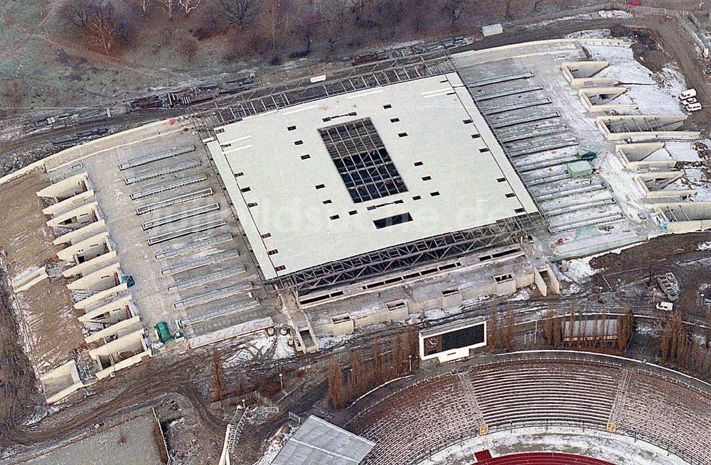 Berlin-Prenzlauer Berg aus der Vogelperspektive: 21.12.1995 Berlin, Neubau Sportstätten Jahnsportpark Ostbahnhof