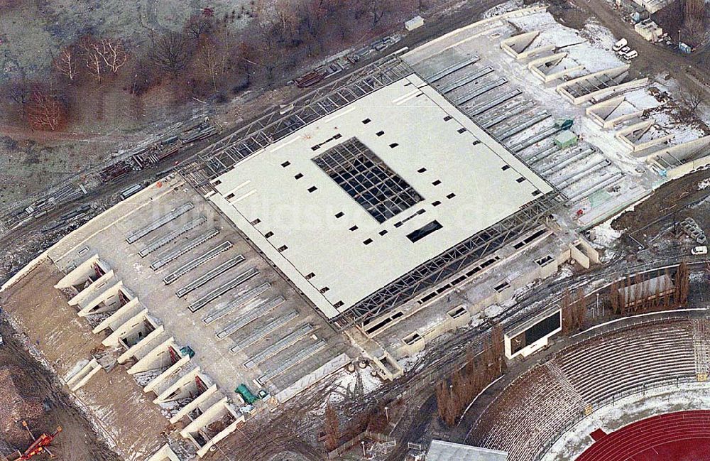 Luftbild Berlin-Prenzlauer Berg - 21.12.1995 Berlin, Neubau Sportstätten Jahnsportpark Ostbahnhof