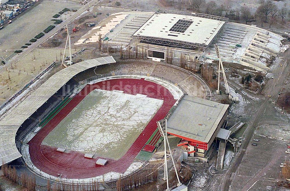 Luftaufnahme Berlin-Prenzlauer Berg - 21.12.1995 Berlin, Neubau Sportstätten Jahnsportpark Ostbahnhof