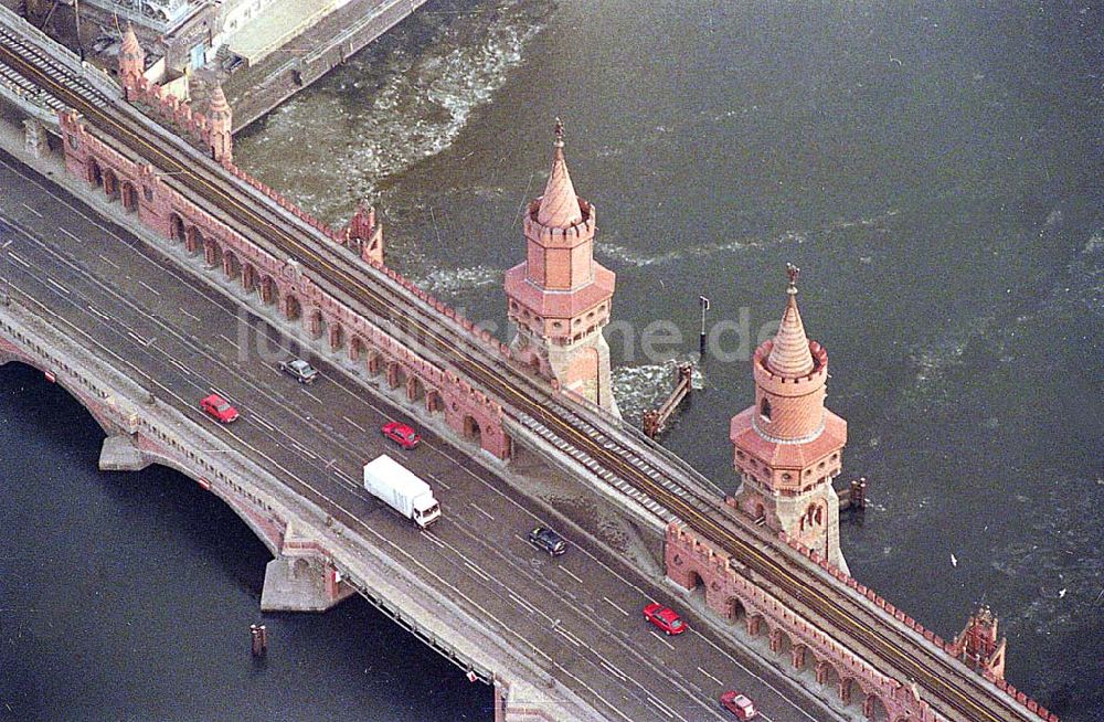 Luftbild Berlin-Friedrichshain - 21.12.1995 Berlin, Oberbaumbrücke