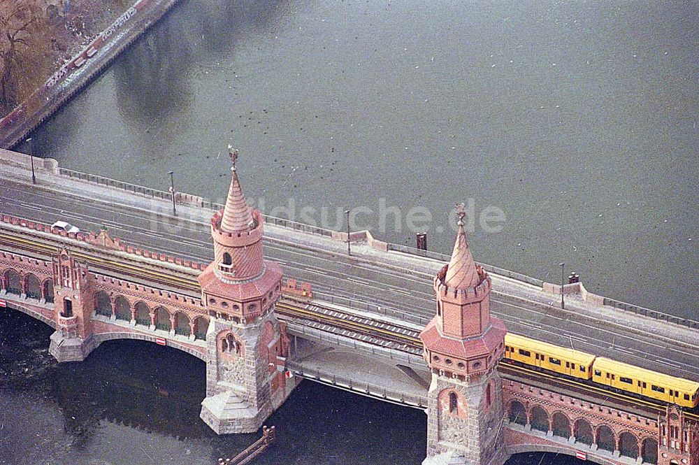 Luftaufnahme Berlin-Friedrichshain - 21.12.1995 Berlin, Oberbaumbrücke