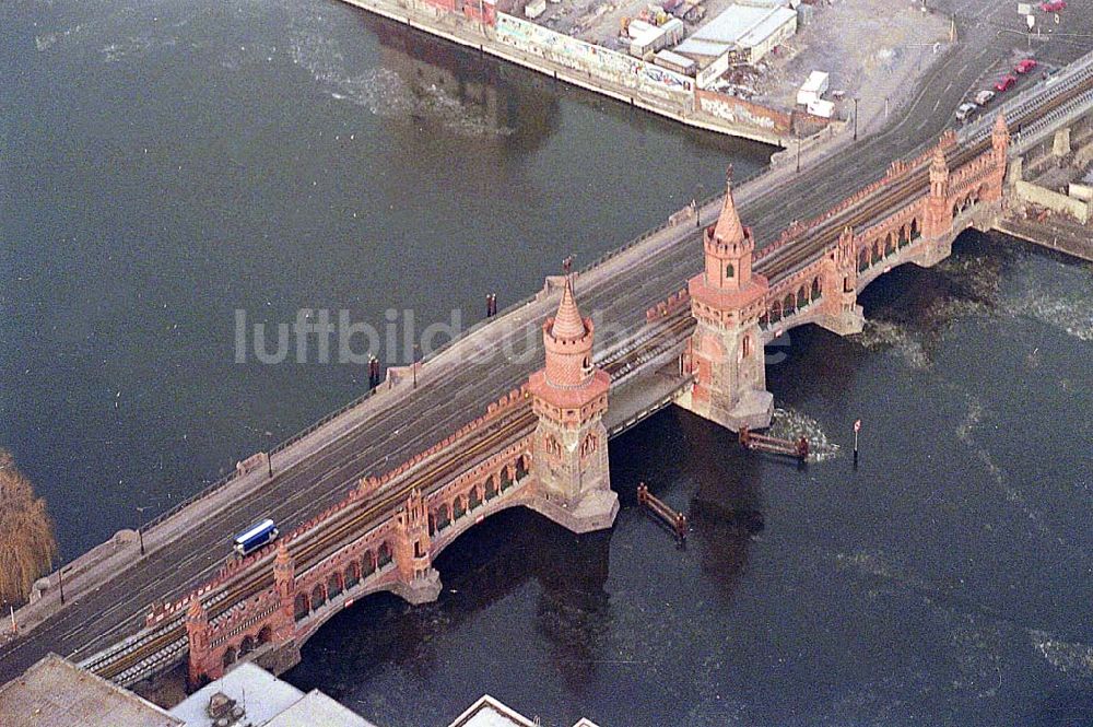 Luftaufnahme Berlin-Friedrichshain - 21.12.1995 Berlin, Oberbaumbrücke