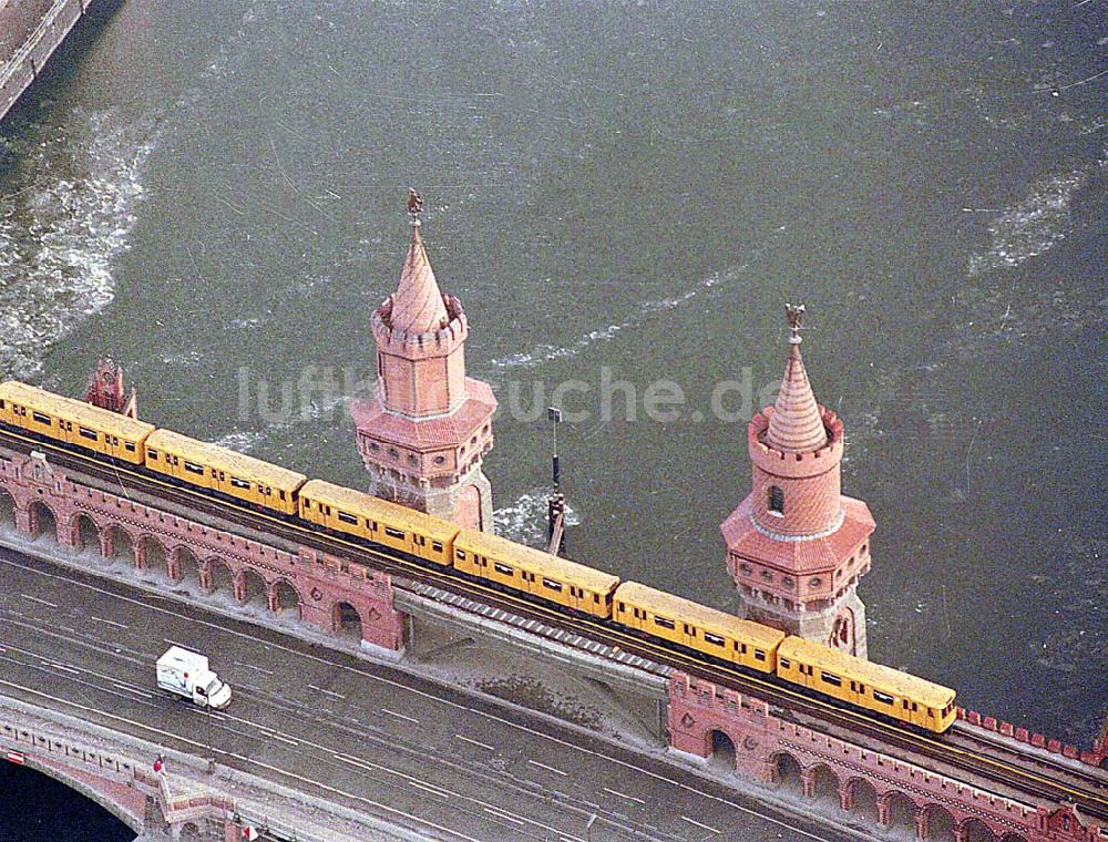 Luftaufnahme Berlin-Friedrichshain - 21.12.1995 Berlin, Oberbaumbrücke