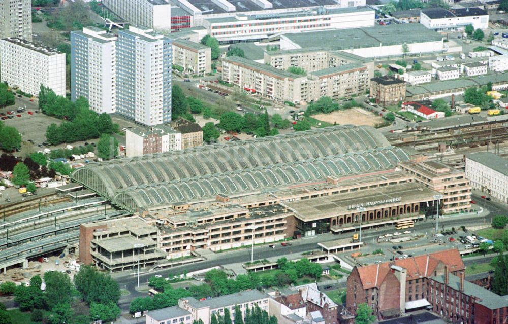 Berlin-Friedrichshain von oben - Berlin-Ostbahnhof.