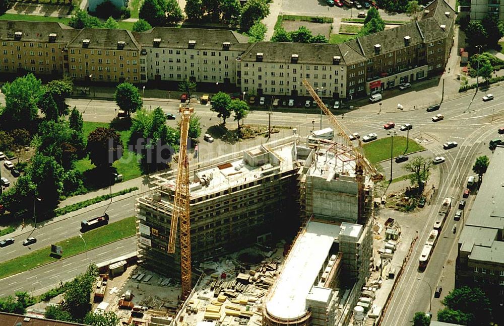 Berlin, Prenzlauer Berg von oben - 24.05.1994 Berlin, Prenzlauer Berg Sporthallen -bau, Mehrzweckhalle Jahnsportpark