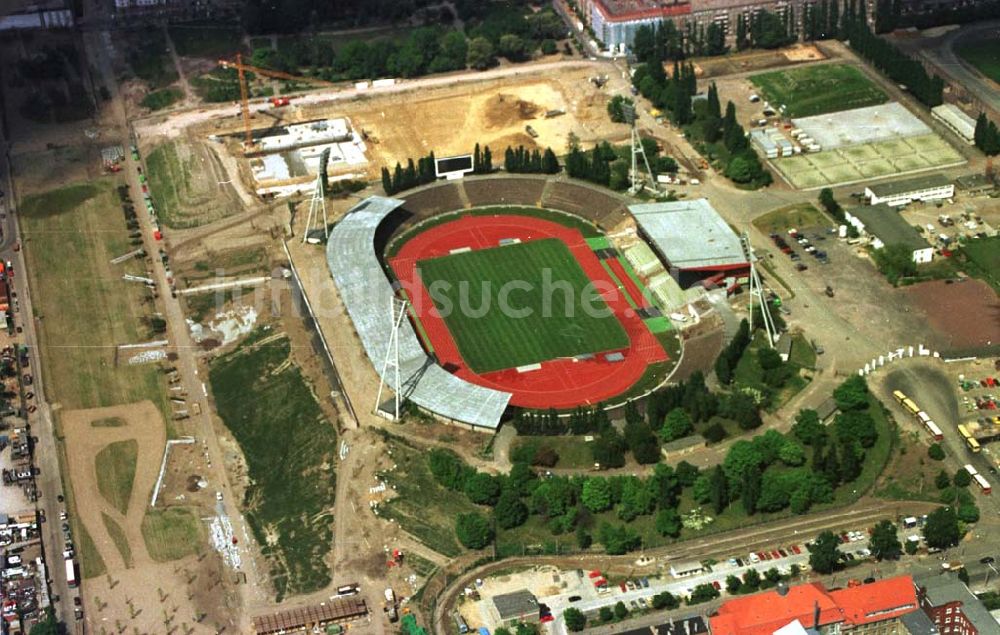 Luftbild Berlin, Prenzlauerberg - 24.05.94 Berlin Prenzlauerberg, Bau des Jahnsportparks