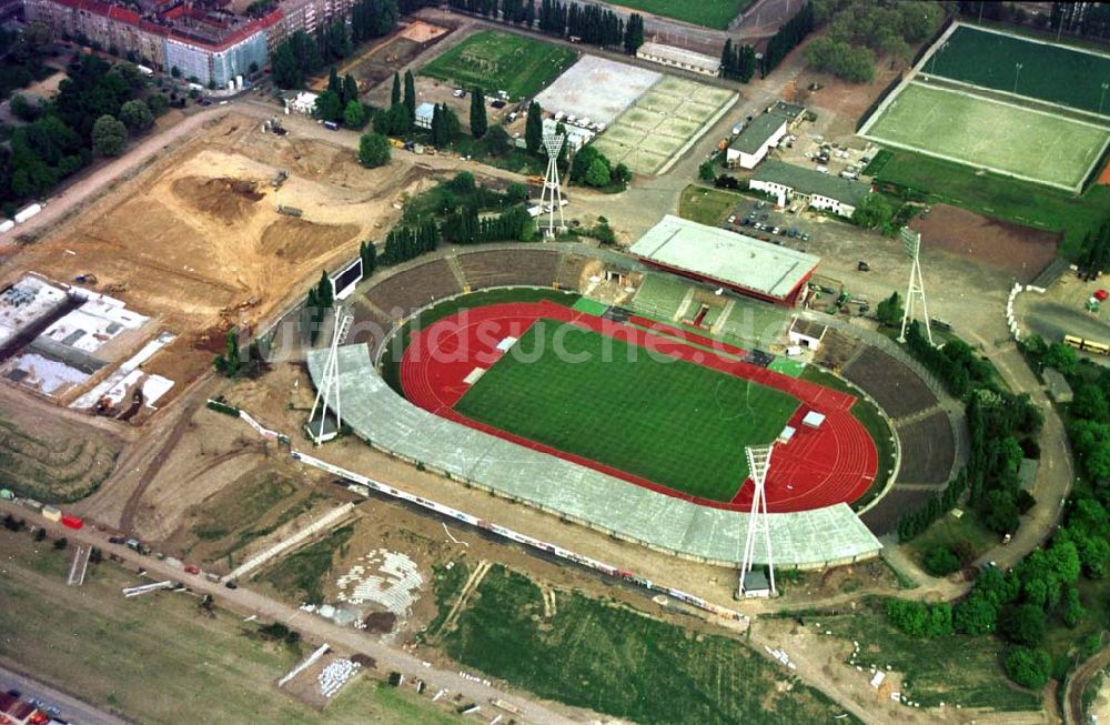 Luftbild Berlin Prenzlauerberg - 24.05.94 Berlin Prenzlauerberg, Bau des Jahnsportparks