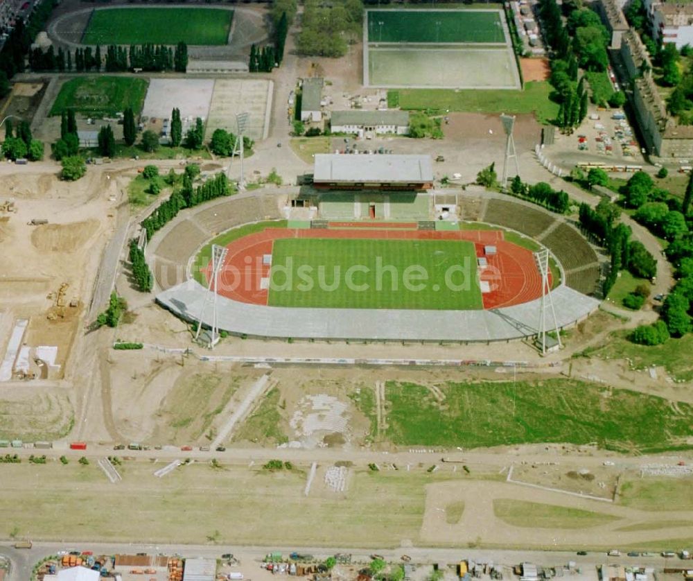 Berlin Prenzlauerberg aus der Vogelperspektive: 24.05.94 Berlin Prenzlauerberg, Bau des Jahnsportparks