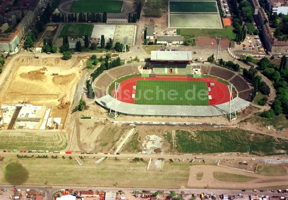 Luftbild Berlin, Prenzlauerberg - 24.05.94 Berlin Prenzlauerberg, Bau des Jahnsportparks