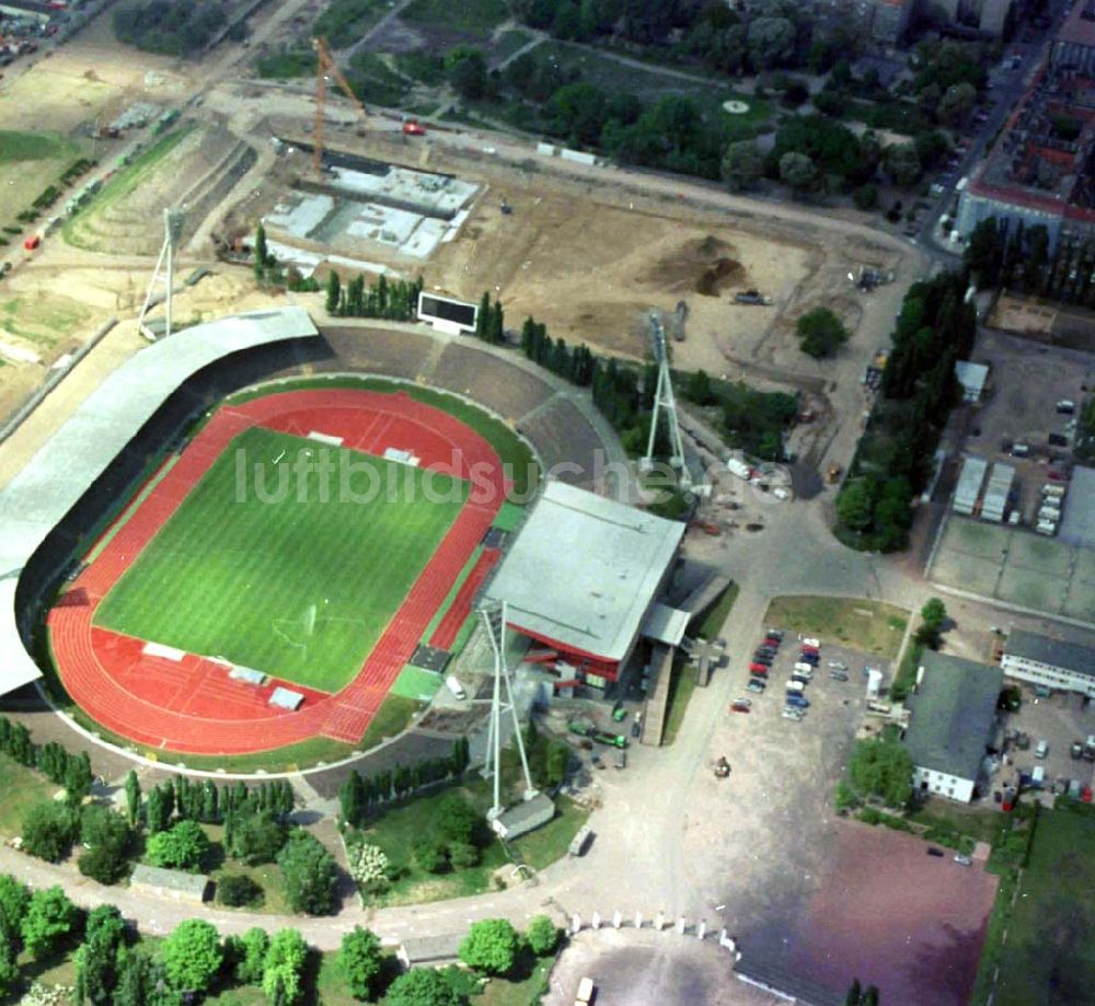 Berlin Prenzlauerberg von oben - 24.05.94 Berlin Prenzlauerberg, Bau des Jahnsportparks