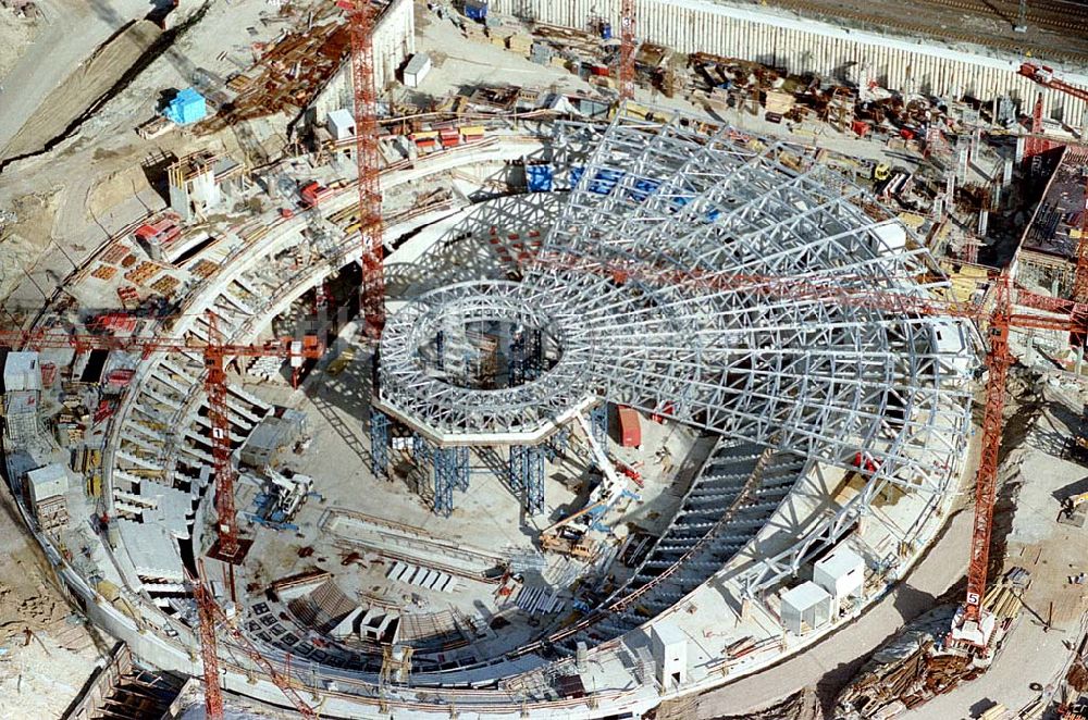 Luftbild Berlin - 21.10.1995 Berlin, Radsporthalle / Baustelle an der Landserger Allee