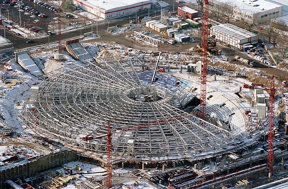 Berlin Friedrichshain von oben - 22.11.1995 Berlin, Radsporthalle / Velodrom an der Landsberger Allee