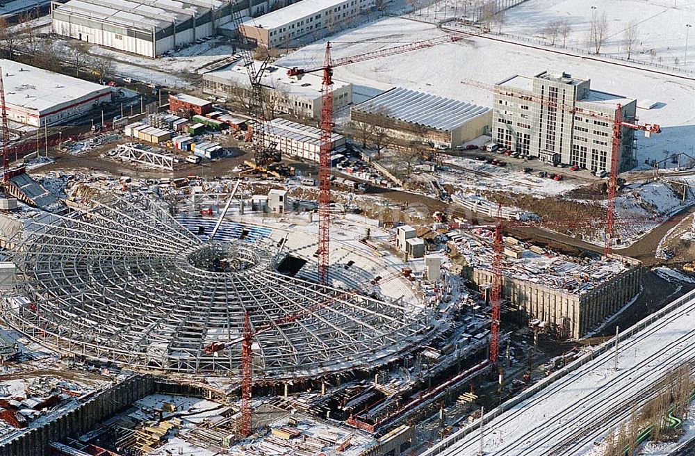 Berlin Friedrichshain von oben - 22.11.1995 Berlin, Radsporthalle / Velodrom an der Landsberger Allee