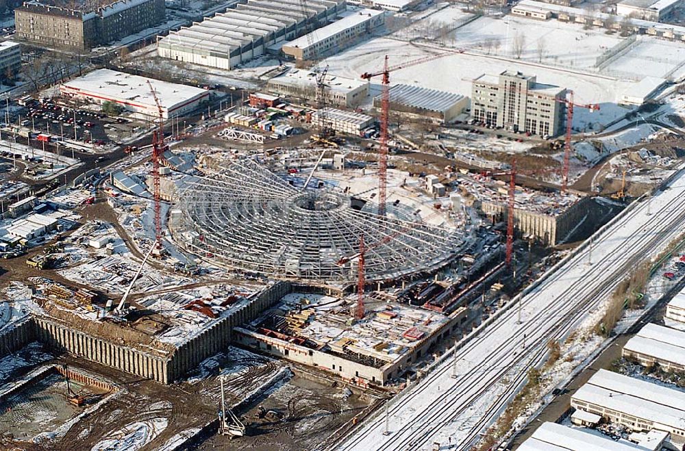 Berlin Friedrichshain aus der Vogelperspektive: 22.11.1995 Berlin, Radsporthalle / Velodrom an der Landsberger Allee