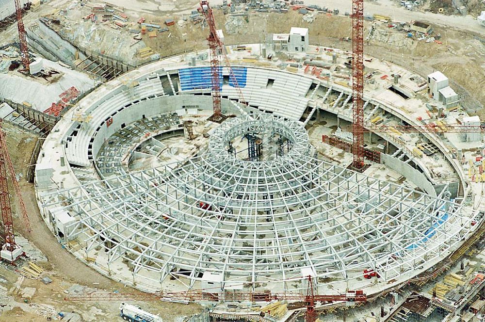 Berlin Friedrichshain aus der Vogelperspektive: 24.09.1995 Berlin, Radsporthallenbahn Velodrom an der Landsberger Allee