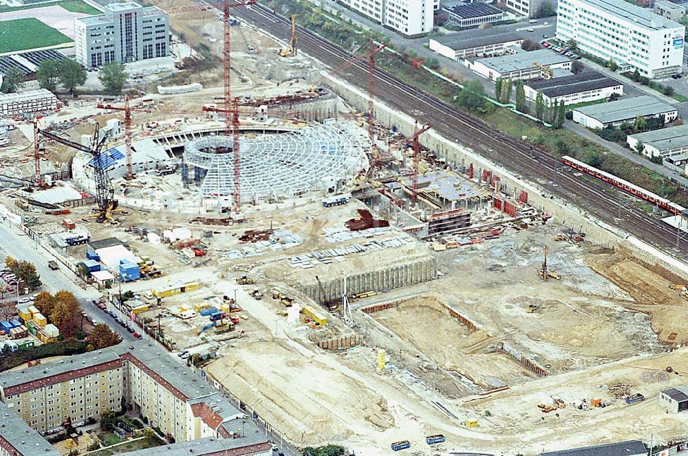 Luftaufnahme Berlin Friedrichshain - 24.09.1995 Berlin, Radsporthallenbahn Velodrom an der Landsberger Allee