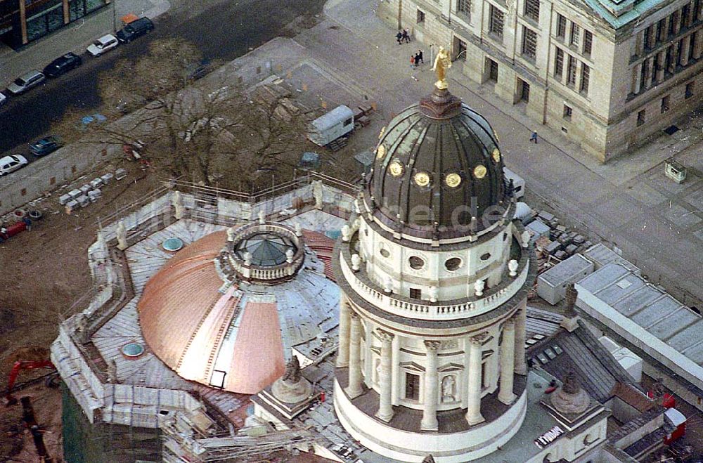 Luftbild Berlin - 21.12.1995 Berlin, Rekonstruktion Turmkuppel Deutscher Dom