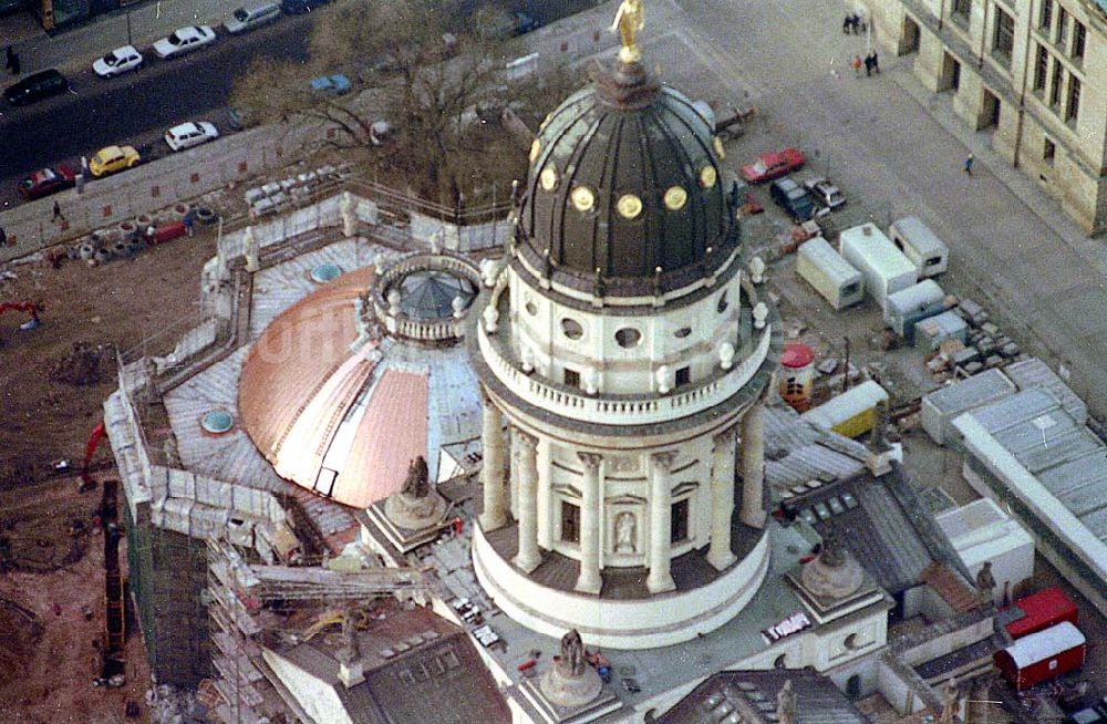 Luftaufnahme Berlin - 21.12.1995 Berlin, Rekonstruktion Turmkuppel Deutscher Dom