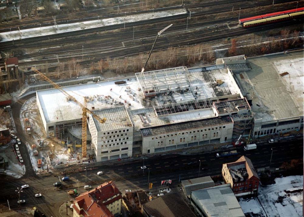 Luftbild Berlin - Schöneweide - Berlin Schöneweide - Bau des KAUFLAND-Einkaufszentrums am Bahnhof Schöneweide 20.12.02 Foto: Grahn