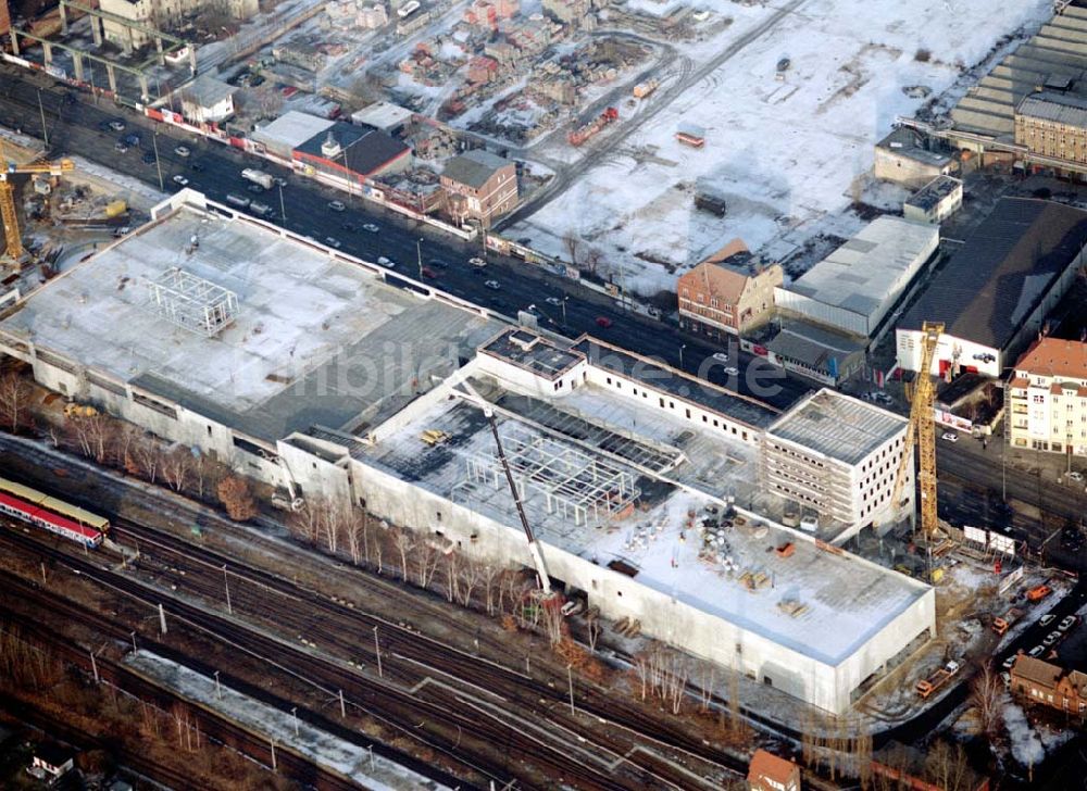 Berlin - Schöneweide von oben - Berlin Schöneweide - Bau des KAUFLAND-Einkaufszentrums am Bahnhof Schöneweide 20.12.02 Foto: Grahn