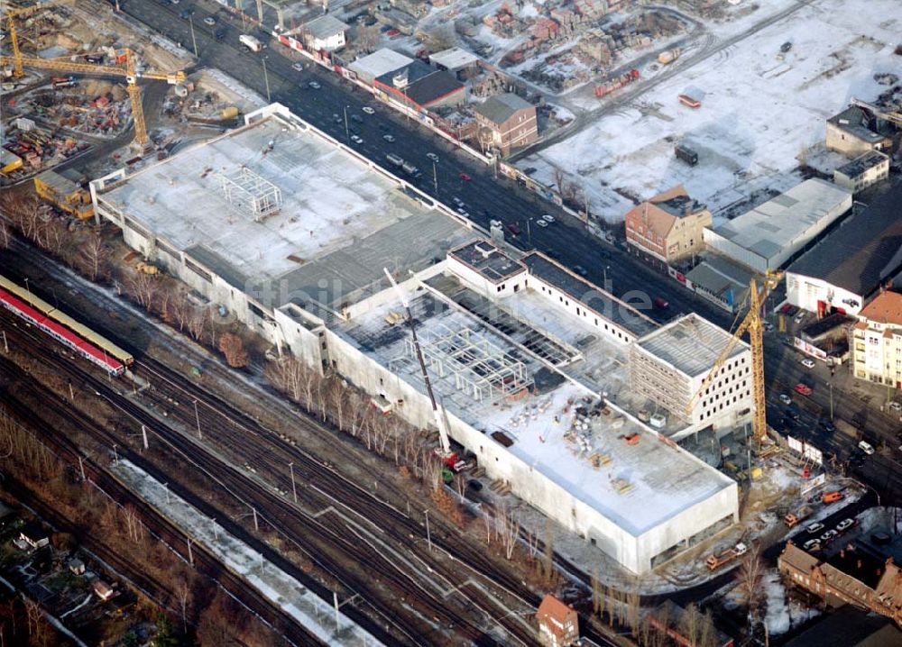 Berlin - Schöneweide aus der Vogelperspektive: Berlin Schöneweide - Bau des KAUFLAND-Einkaufszentrums am Bahnhof Schöneweide 20.12.02 Foto: Grahn