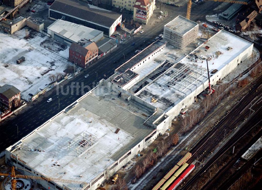 Berlin - Schöneweide von oben - Berlin Schöneweide - Bau des KAUFLAND-Einkaufszentrums am Bahnhof Schöneweide 20.12.02 Foto: Grahn