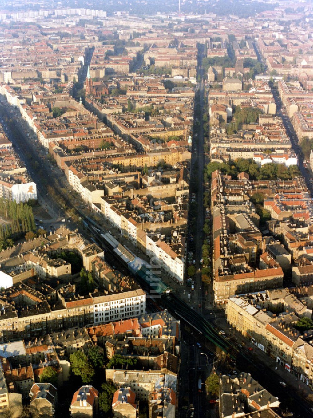 Berlin von oben - Berlin Schönhauser Alle mit Blick auf den U-Bahnhof Eberswalder StraÃ?e