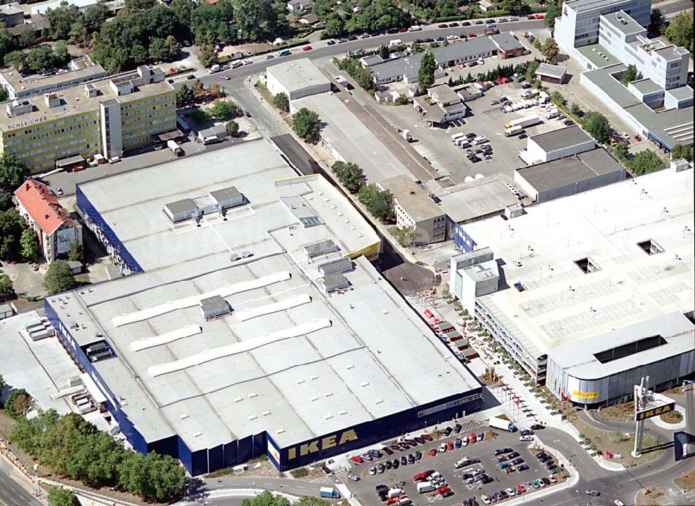 Berlin - Spandau von oben - Berlin Spandau Blick auf das IKEA-Gelände (Möbelhaus; Kundenparkhaus) an der Charlottenburger Chaussee in Berlin Spandau;