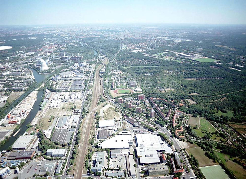 Berlin - Spandau von oben - Berlin Spandau mit Blick auf das IKEA-Gelände (schwedisches Möbelhaus) in Spandau, Berlin