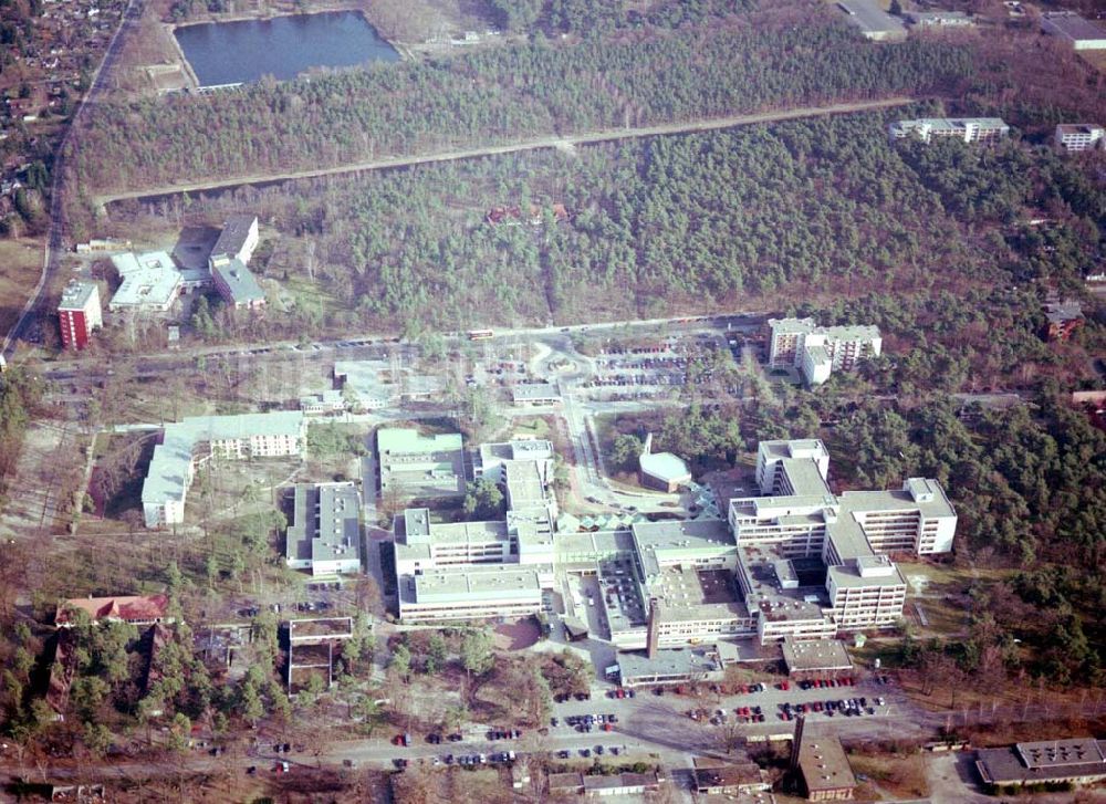 Berlin-Spandau von oben - 17.03.2004 BERLIN-Spandau, Evangelisches Waldkrankenhaus Spandau im Bereich der Griesingerstr.